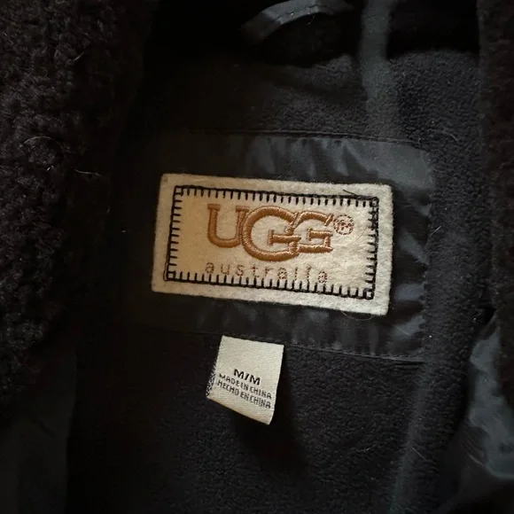 💵 UGG | Vintage Black Puffer Jacket with Faux Fur Collar - Picture 10 of 11